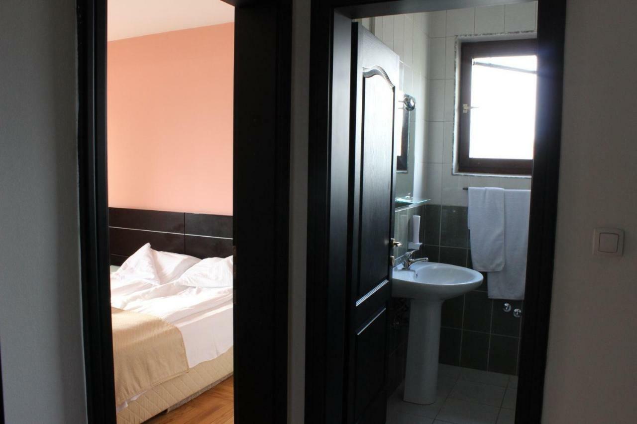 Lukavica Hotel Beograd - Yu מראה חיצוני תמונה