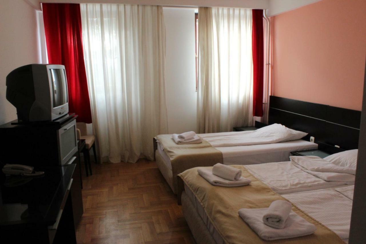 Lukavica Hotel Beograd - Yu מראה חיצוני תמונה